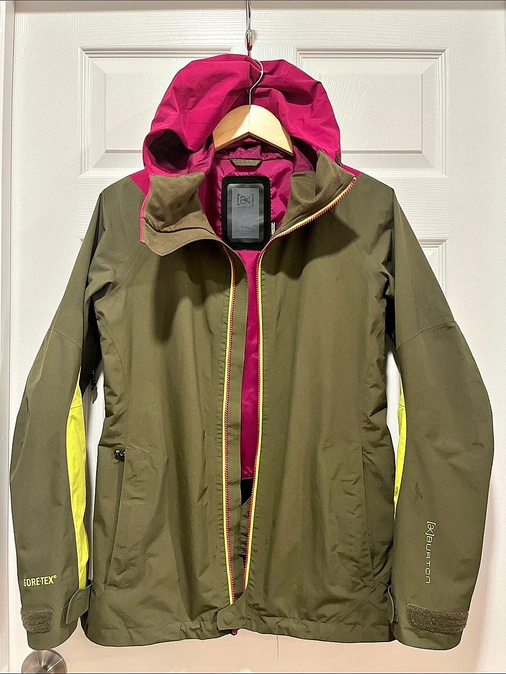 Burton Women's Small Gortex Jacket Green & Pink Size Small Like New